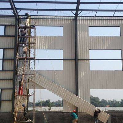 Fabbrica di strutture in acciaio a colpo di fulmine OEM Edifici prefabbricati a telaio in acciaio