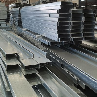 Capannone in acciaio resistente al vento, costruzione bullonata Q355B