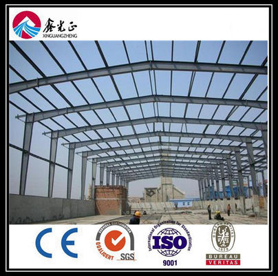 Lavoratori di magazzini per strutture in acciaio prefabbricate su misura in Cina