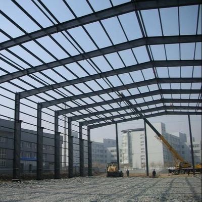 Lavoratori di magazzini per strutture in acciaio prefabbricate su misura in Cina
