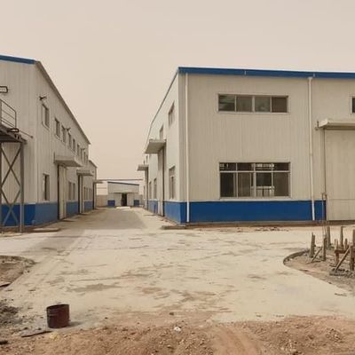Moderne strutture per uffici in acciaio che combinano estetica e durata per le esigenze aziendali