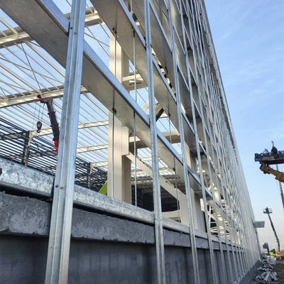 Capannoni prefabbricati con struttura in acciaio e componenti in acciaio a forma di H​