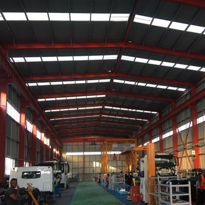 Officina con struttura in acciaio personalizzata con controventi angolari